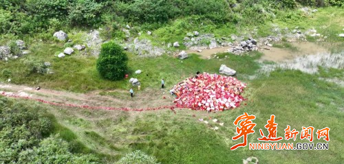 【安全生产大排查大整治】宁远:集中销毁非法烟花爆竹_副本500.jpg 【安全生产大排查大整治】宁远:集中销毁非法烟花爆竹_副本500.jpg