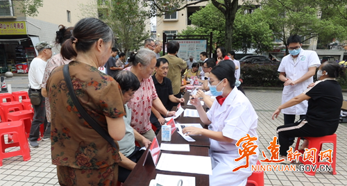 宁远：健康教育进小区 义诊服务暖民心_副本500.png
