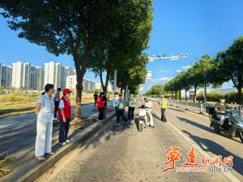 宁远县职业中专学校：劝导纠违+普法宣传  全方位守护师生出行安全_副本500.jpg