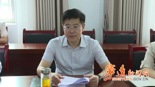 胡勇刚在县委社会工作部调研2_副本500.jpg 胡勇刚在县委社会工作部调研2_副本500.jpg