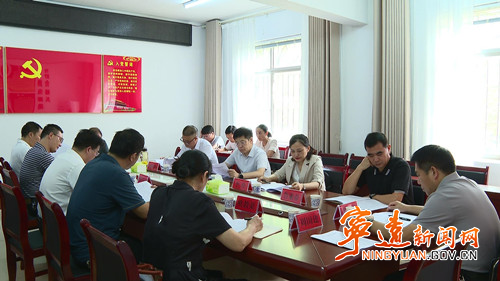 胡勇刚在县委社会工作部调研_副本500.jpg 胡勇刚在县委社会工作部调研_副本500.jpg