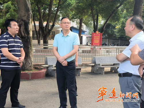 毛政调研登革热防控工作_副本500.jpg 毛政调研登革热防控工作_副本500.jpg