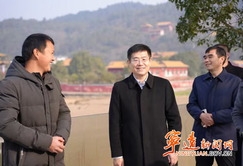 胡勇刚深入九嶷山景区现场调研5A创建工作_副本500.jpg 胡勇刚深入九嶷山景区现场调研5A创建工作_副本500.jpg