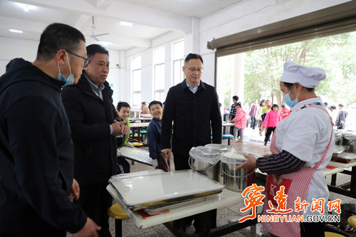 毛政调研校园安全工作_副本500.jpg 毛政调研校园安全工作_副本500.jpg