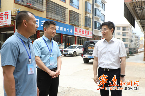 胡勇刚在舜陵街道莲花社区调研网格化管理服务改革试点工作_副本500.jpg