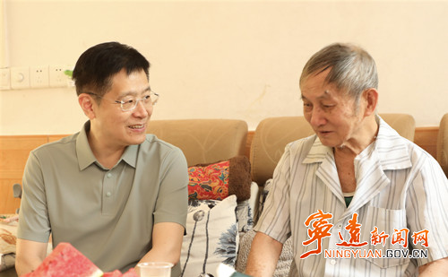 胡勇刚开展“七一”走访慰问_副本500.jpg 胡勇刚开展“七一”走访慰问_副本500.jpg