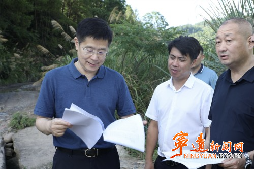 胡勇刚带队开展巡林工作_副本500.jpg 胡勇刚带队开展巡林工作_副本500.jpg