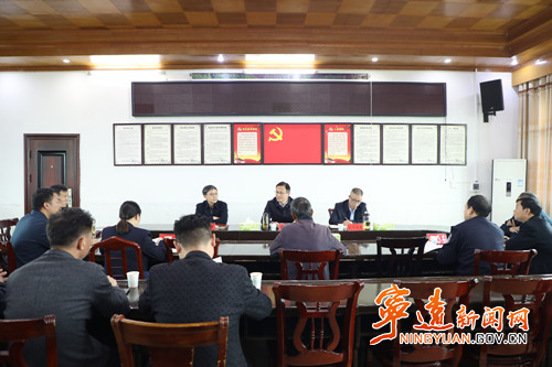 毛政深入湾井镇公开接待来访群众_副本500.jpg 毛政深入湾井镇公开接待来访群众_副本500.jpg