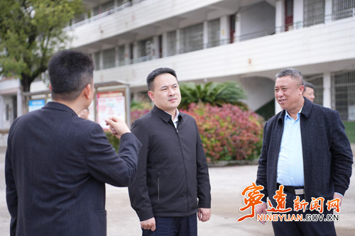 林亮亮调研义务教育优质均衡发展工作_副本500.jpg