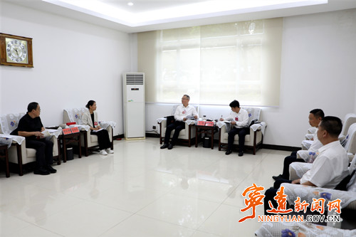毛政与统战人士代表交流座谈_副本500.jpg