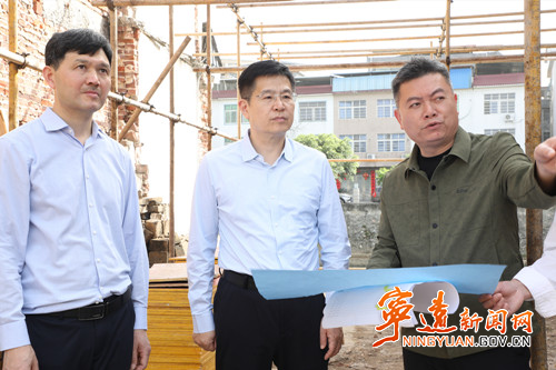 胡勇刚调研促消费工作和历史街区改造项目2_副本500.jpg 胡勇刚调研促消费工作和历史街区改造项目2_副本500.jpg