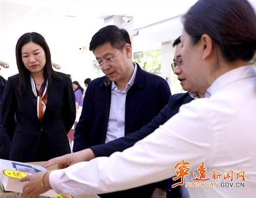 胡勇刚调研促消费工作和历史街区改造项目_副本500.jpg 胡勇刚调研促消费工作和历史街区改造项目_副本500.jpg