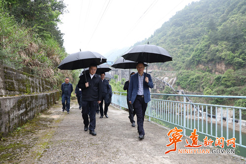 侯文来宁远调研防汛备汛和减税降费等工作1_副本500.jpg 侯文来宁远调研防汛备汛和减税降费等工作1_副本500.jpg