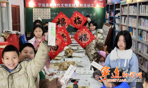 宁远:书屋引路兴阅读 书香氤氲润心田_副本500.jpg 宁远:书屋引路兴阅读 书香氤氲润心田_副本500.jpg