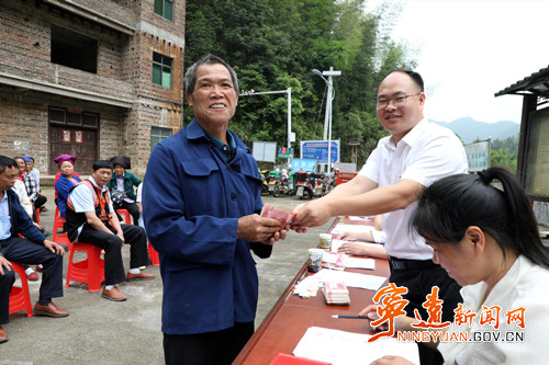 宁远茶罗村:种植粽叶有奖励 签订协议不愁销_副本500.jpg 宁远茶罗村:种植粽叶有奖励 签订协议不愁销_副本500.jpg