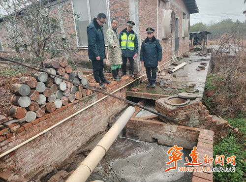 宁远县冷水镇开展畜禽养殖场安全生产专项检查_副本500.jpg