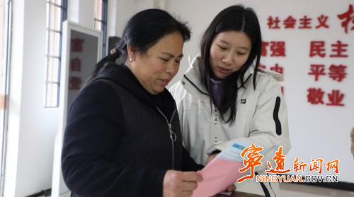 宁远:便民卡服务卡让农村转移人口“进城有保障、扎根更安心”1_副本500.jpg 宁远:便民卡服务卡让农村转移人口“进城有保障、扎根更安心”1_副本500.jpg