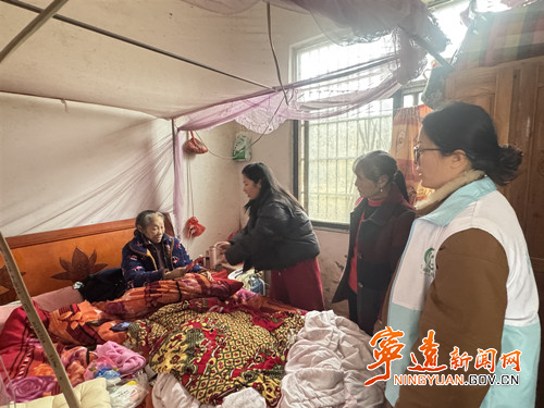 宁远县桐木漯瑶族乡:慈善慰问暖民心 真情帮扶解民忧_副本500.jpg 宁远县桐木漯瑶族乡:慈善慰问暖民心 真情帮扶解民忧_副本500.jpg