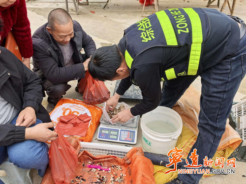 宁远县九疑瑶族乡：远离毒蘑菇 不做“菇勇者”_副本500.jpg