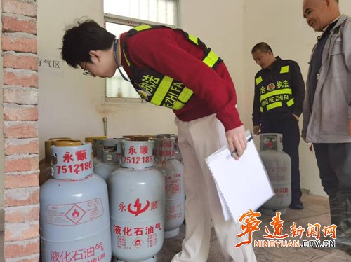 宁远县九疑瑶族乡：开展节前燃气检查_副本500.png