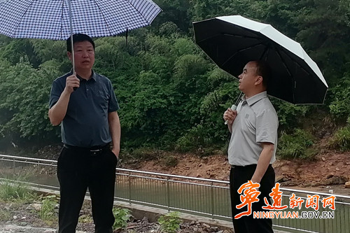 吴新波深入桐山街道调研督导防汛工作_副本_副本500.jpg