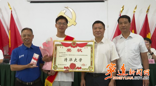 宁远县冷水镇：爱心助学励英才2_副本500.jpg
