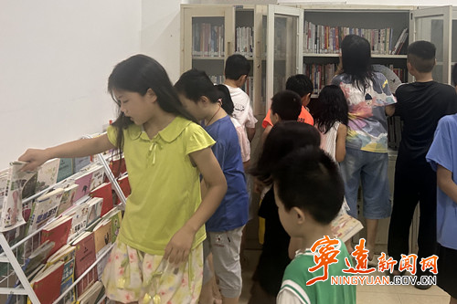 宁远县冷水镇：党群阵地提质升级 点亮孩童书香假期_副本_副本500.jpg