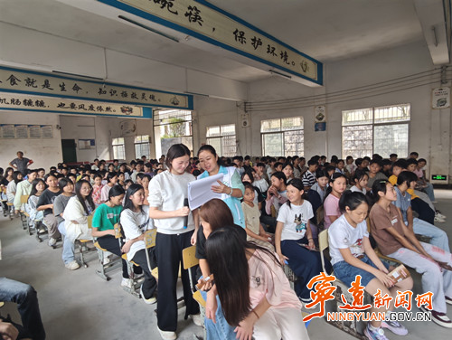 宁远县禾亭镇：开展秋季开学安全第一课_副本500.jpg
