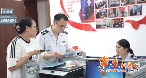 宁远:延时服务不“打烊” 业务办理不断档_副本500.jpg 宁远:延时服务不“打烊” 业务办理不断档_副本500.jpg