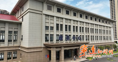 宁远:延时服务不“打烊” 业务办理不断档4_副本500.jpg 宁远:延时服务不“打烊” 业务办理不断档4_副本500.jpg