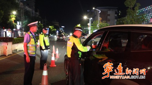 宁远县公安局交警大队开展交通安全酒醉驾专项整治行动1_副本500.jpg 宁远县公安局交警大队开展交通安全酒醉驾专项整治行动1_副本500.jpg