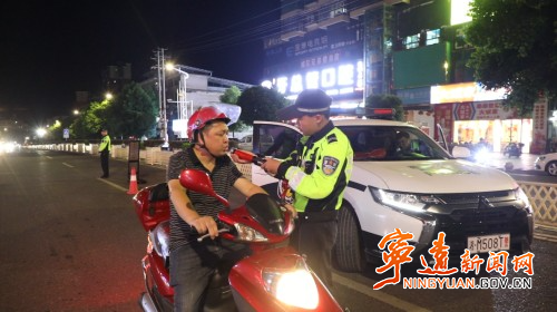 宁远县公安局交警大队开展交通安全酒醉驾专项整治行动2_副本500.jpg 宁远县公安局交警大队开展交通安全酒醉驾专项整治行动2_副本500.jpg