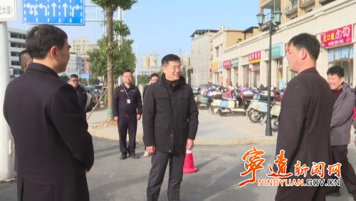 胡勇刚调研春节期间烟花爆竹禁燃禁放工作1_副本500.jpg