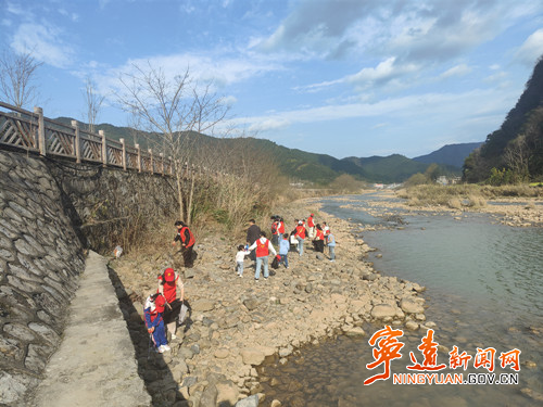 宁远:“志愿红”守护“生态绿”2_副本500.jpg 宁远:“志愿红”守护“生态绿”2_副本500.jpg