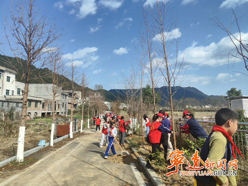 宁远:“志愿红”守护“生态绿”_副本500.jpg 宁远:“志愿红”守护“生态绿”_副本500.jpg