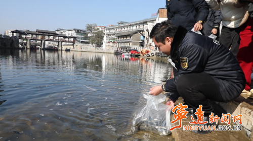 宁远开展非法捕捞生态环境损害赔偿增殖放流活动_副本500.png