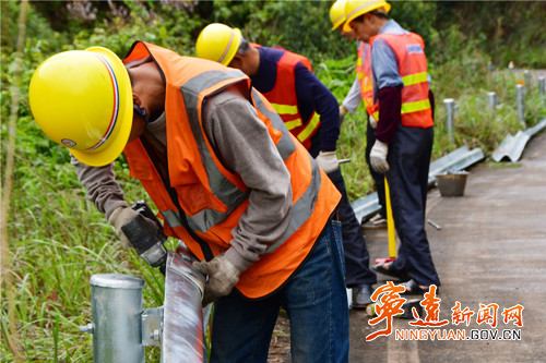 宁远县农村公路安全生命防护工程 “攻坚消薄”专项行动获全省推介2_副本_副本500.jpg 宁远县农村公路安全生命防护工程 “攻坚消薄”专项行动获全省推介2_副本_副本500.jpg