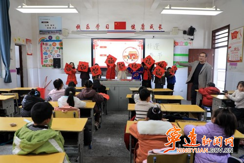 宁远:春节文化进课堂2_副本500.jpg 宁远:春节文化进课堂2_副本500.jpg