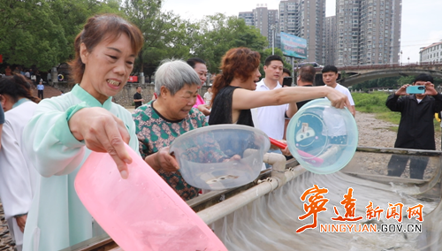 宁远：放流90万尾鱼苗  共护碧水生态家园2_副本500.png