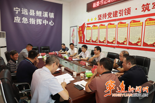 胡勇刚在鲤溪镇公开接待来访群众_副本500.jpg 胡勇刚在鲤溪镇公开接待来访群众_副本500.jpg