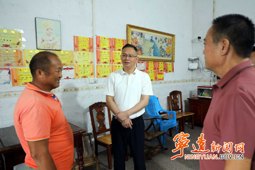 毛政开展“八一”走访并慰问联系户_副本500.jpg 毛政开展“八一”走访并慰问联系户_副本500.jpg