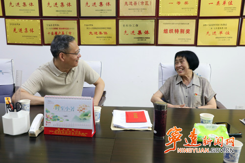 “七一”走访：毛政走访慰问离退休老党员_副本500.jpg