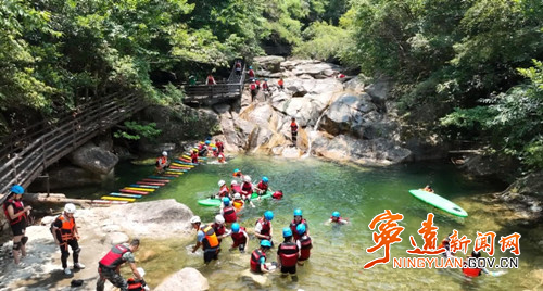 宁远:集中采风活动走进九嶷山景2_副本500.jpg 宁远:集中采风活动走进九嶷山景2_副本500.jpg