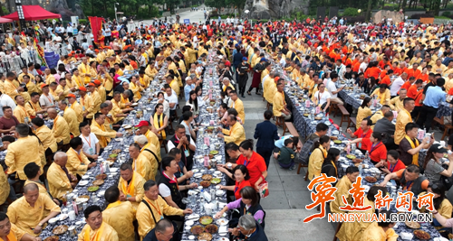 湖南省九嶷山虞舜文化发展中心庆典晚宴(长桌宴)在宁远九嶷山举行_副本500.png 湖南省九嶷山虞舜文化发展中心庆典晚宴(长桌宴)在宁远九嶷山举行_副本500.png