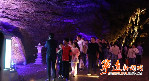 【美景不远·就在宁远】宁远九嶷山旅游持续升温2_副本500.jpg