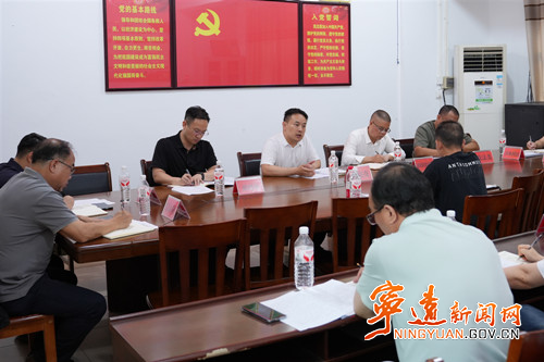 林亮亮公开接待群众_副本500.jpg