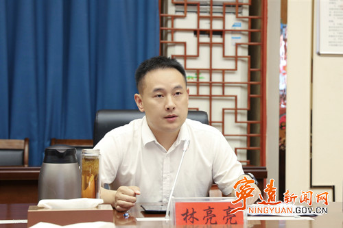林亮亮为新一届乡镇（街道）领导班子成员授课_副本500.jpg