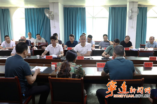 毛政在桐山街道接待来访群众_副本500.jpg