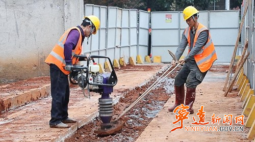 宁远:老旧小区“变身”舒适家园_副本500.jpg 宁远:老旧小区“变身”舒适家园_副本500.jpg