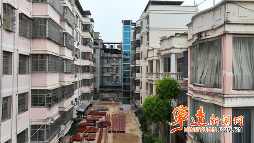 宁远:老旧小区“变身”舒适家园_副本500.jpg 宁远:老旧小区“变身”舒适家园_副本500.jpg